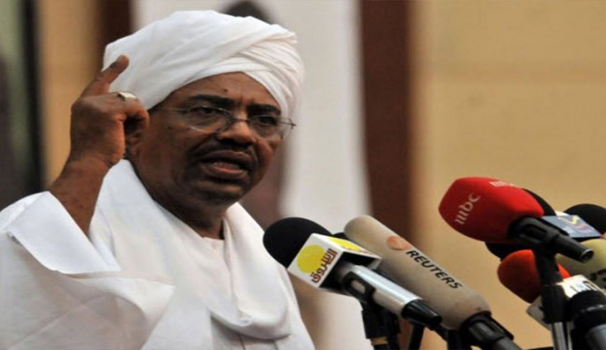 البشير يشيد بجهود المؤسسات الامنية في الحفاظ على الأمن