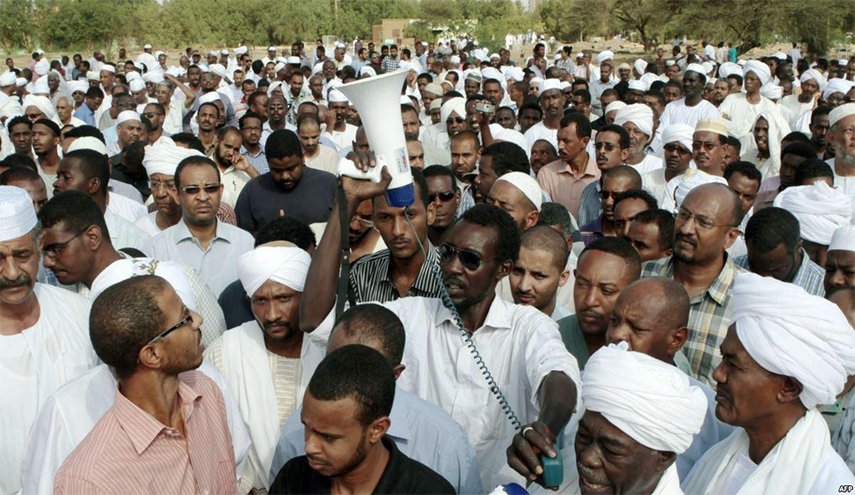 مطالبات باستدعاء وزير الداخلية السوداني الى البرلمان
