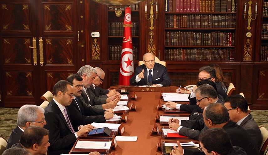 الرئيس التونسي يحذر من مخاطر تردي أوضاع في البلاد