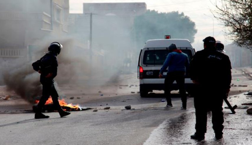 مواجهات في تونس بين الأمن ومحتجين على الوضع الاجتماعي