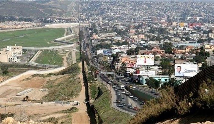 الرئيس المكسيكي يحقق مشروعا اقتصاديا عبر الحدود مع امريكا!
