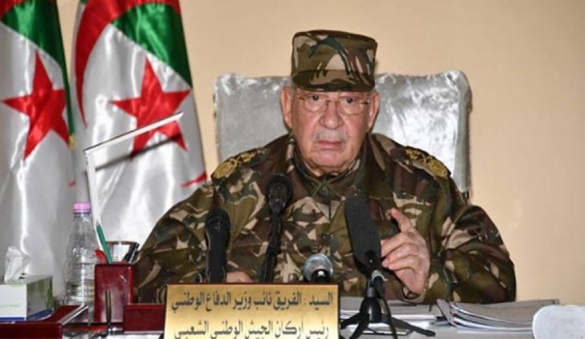 وزارة الدفاع الجزائرية تهدد بملاحقة عسكريين متقاعدين!