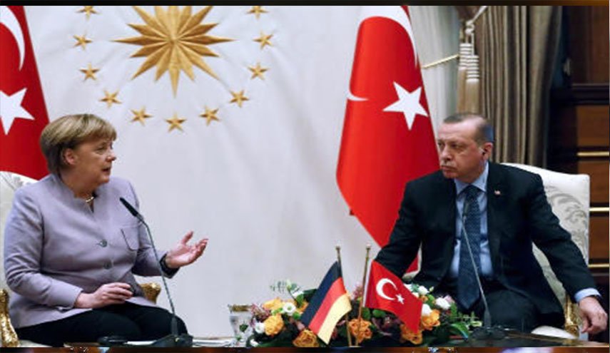 ميركل تدعو أردوغان للرد على الانسحاب الأمريكي من سوريا