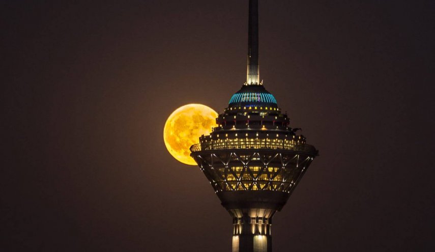 صور .. ليالي برج ميلاد في طهران 