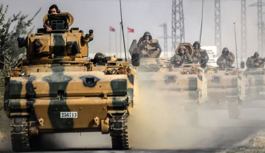 تعزيزات عسكرية تركية تصل الحدود مع سوريا