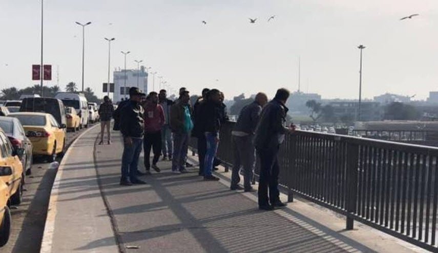 انقاذ شخص حاول الانتحار من اعلى احد الجسور في بغداد