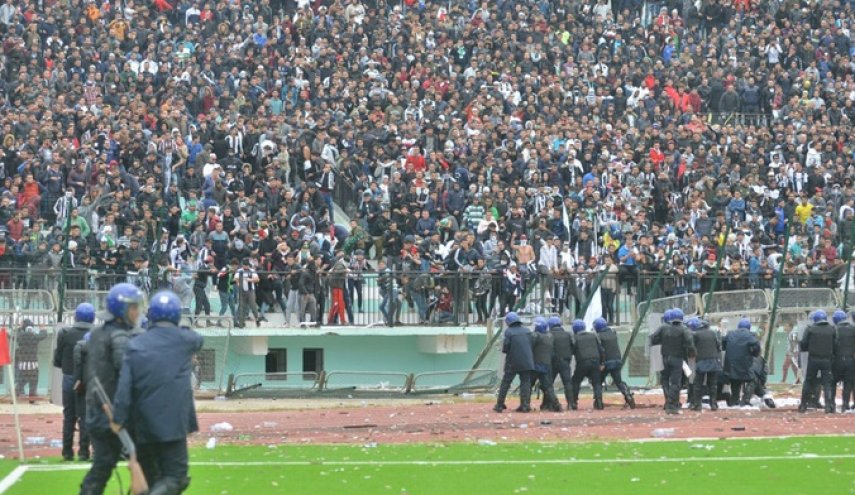 إصابة 70 واعتقال 41 عقب مباراة كرة قدم في الجزائر