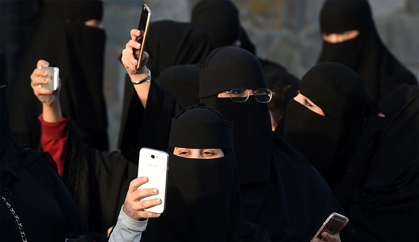 طريقة غريبة لاخطارات طلاق السعوديات 