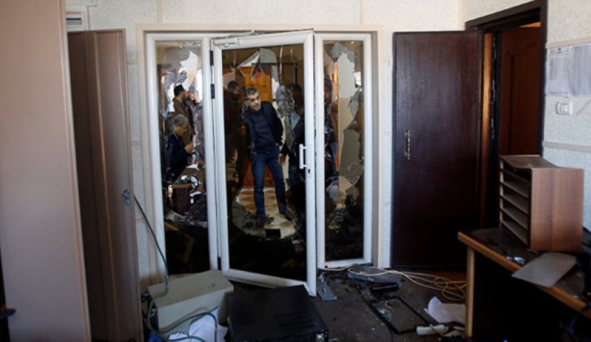 حمله به مقر تلویزیون تشکیلات خودگردان در غزه +تصاویر