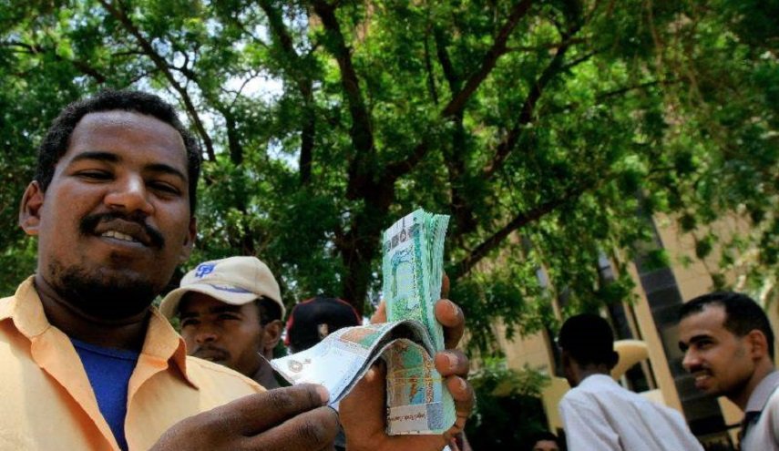 البنك المركزي السوداني يحدد موعدا لإنفراج أزمة النقود

