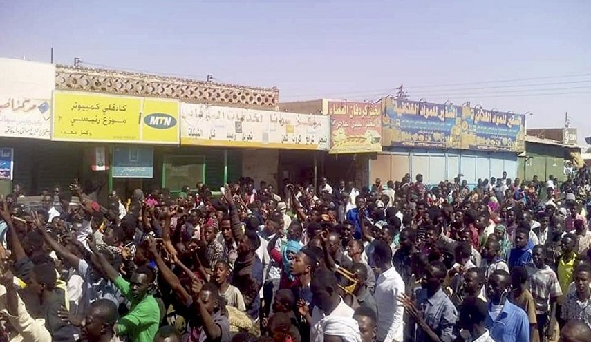 السودان.. العدل والمساواة تدعو للتظاهر غدًا