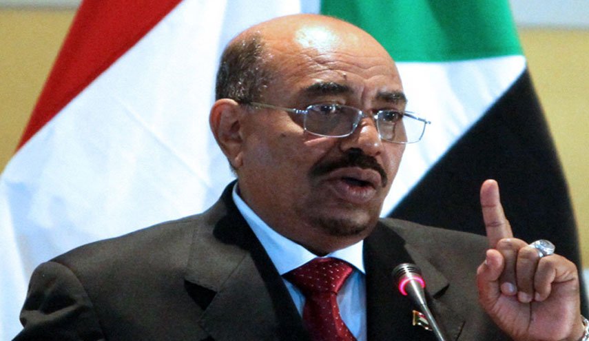 البشیر: سودان با توطئه برخی طرف‌ها مواجه است