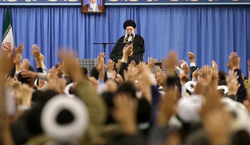 هزاران نفر از مردم قم با رهبر معظم انقلاب اسلامی دیدار کردند
