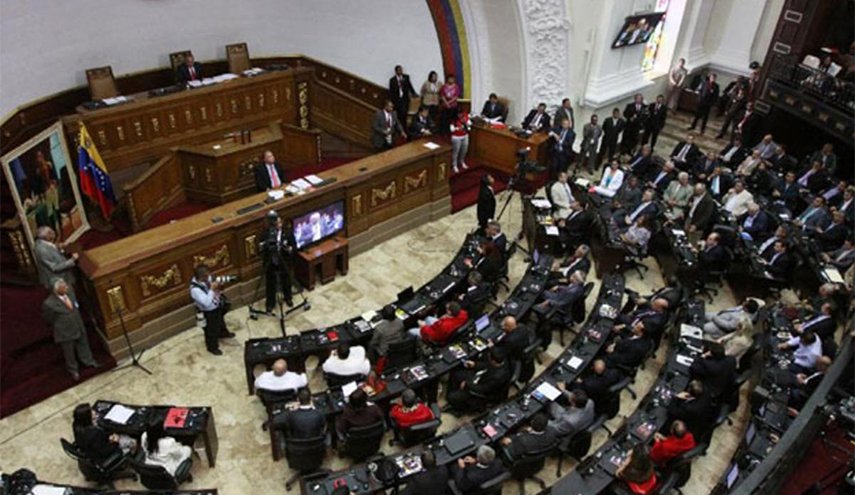 رئيس برلمان فنزويلا يعلن استعداده لتولي الرئاسة بالقوة ومادورو يصف إعلانه بالاستعراضي