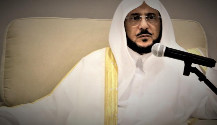 وزير سعودي يحذر من الثورات العربية ويصف 
