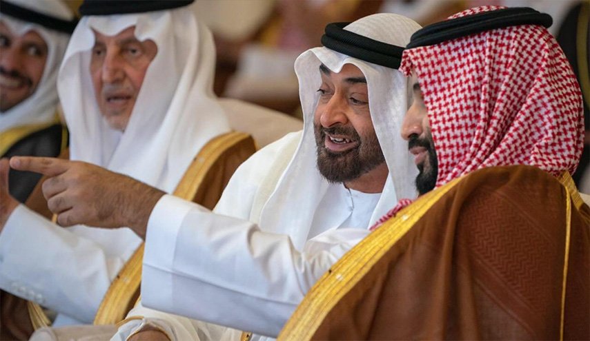 أمير سعودي يهاجم ولي عهد أبو ظبي وينعته بـ”الكلب”