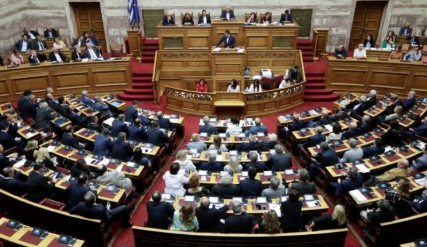 دولت یونان از پارلمان رای اعتماد گرفت