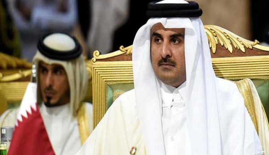 أمير قطر يغادر القمة قبل إلقاء كلمته ويتوجه إلى المطار
