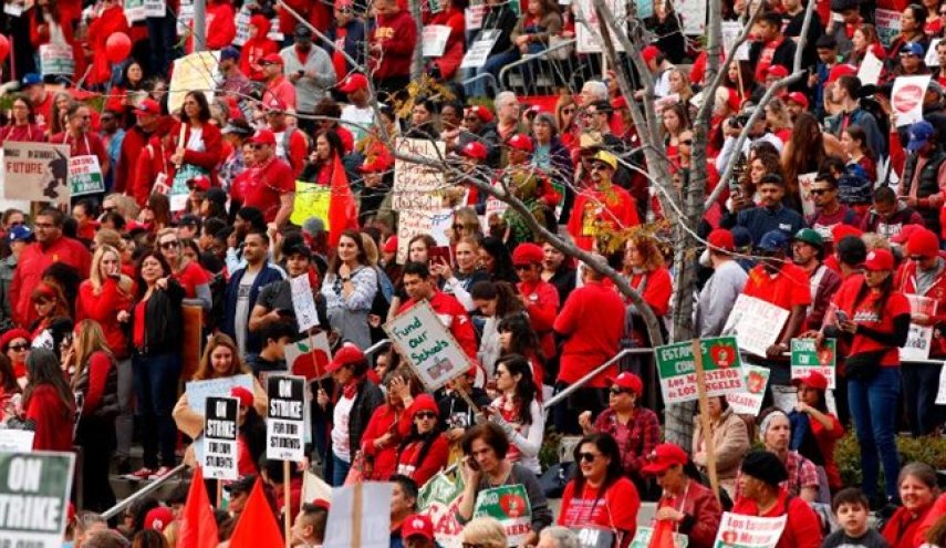 ادامه اعتصاب گسترده معلمان لس‌آنجلسی