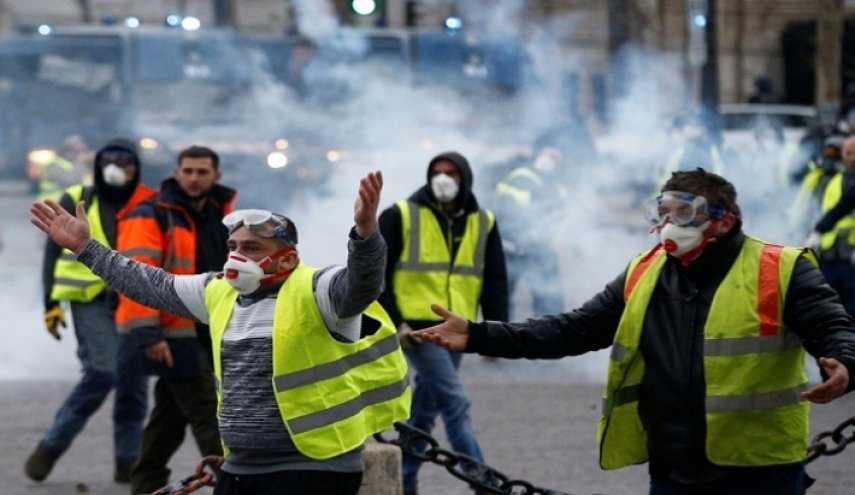فرنسا.. اعتقال المئات مع بدء احتجاجات «السترات الصفراء» العاشرة
