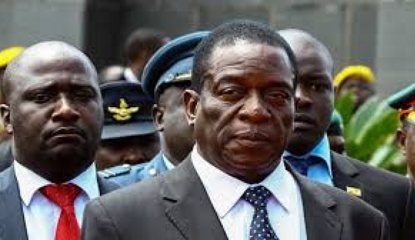 رئيس زيمبابوي يقطع جولته الخارجية ويقرر العودة، والسبب