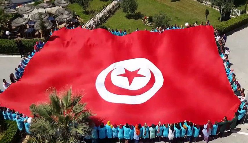 تونس.. غياب اتفاق حول الأجور يبقي الدينار قرب أدنى مستوى