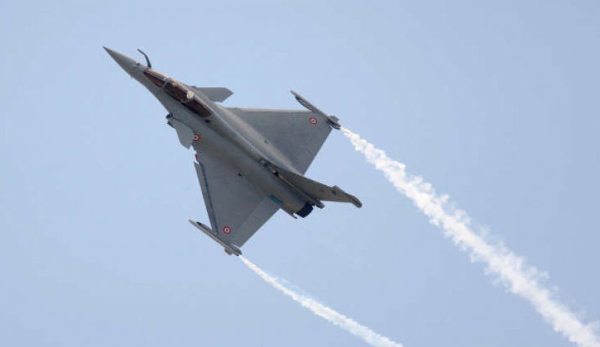 فرنسا تنفي صفقة مقاتلات حربية خلال زيارة ماكرون لمصر