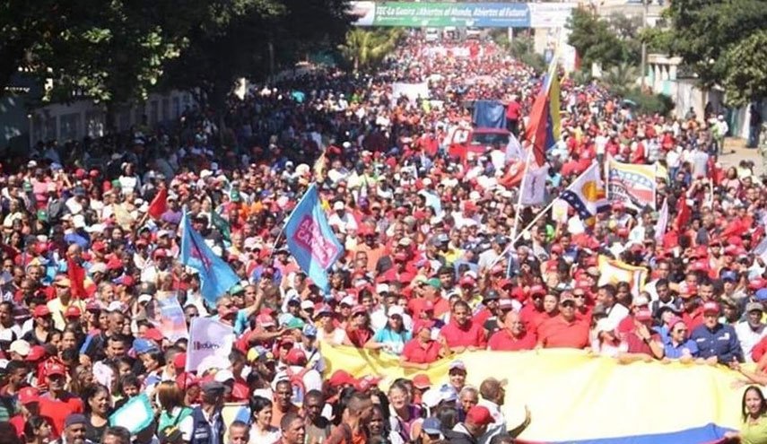تظاهرات علیه کودتای آمریکایی/ خیابان های ونزوئلا در تسخیر حامیان مادورو 