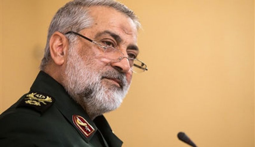 کشورهای آویزان آمریکا بدانند توان دفاعی ایران فقط موشک نیست