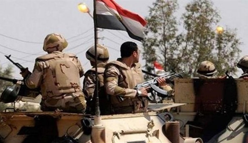 الجيش المصري يقضي على إرهابيين في سيناء بينهم قيادات 
