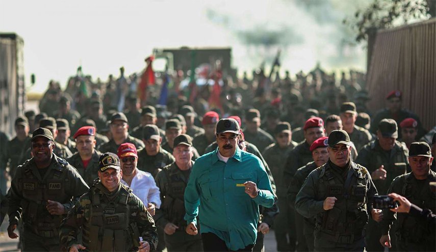 مادورو يعد الجيش بعد تلويح ترامب بالخيار العسكري 