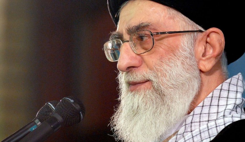قائد الثورة الاسلامية يقدم تعازيه برحيل رئيس حزب المؤتلفة الاسلامية