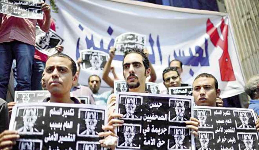 ردا على انتقادات ماكرون.. أحكام قاسية بحق صحفيين بمصر