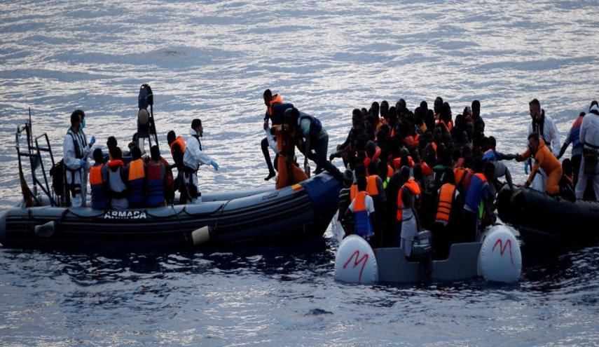 رفض استقبال مهاجرين عالقين قبالة سواحل تونس