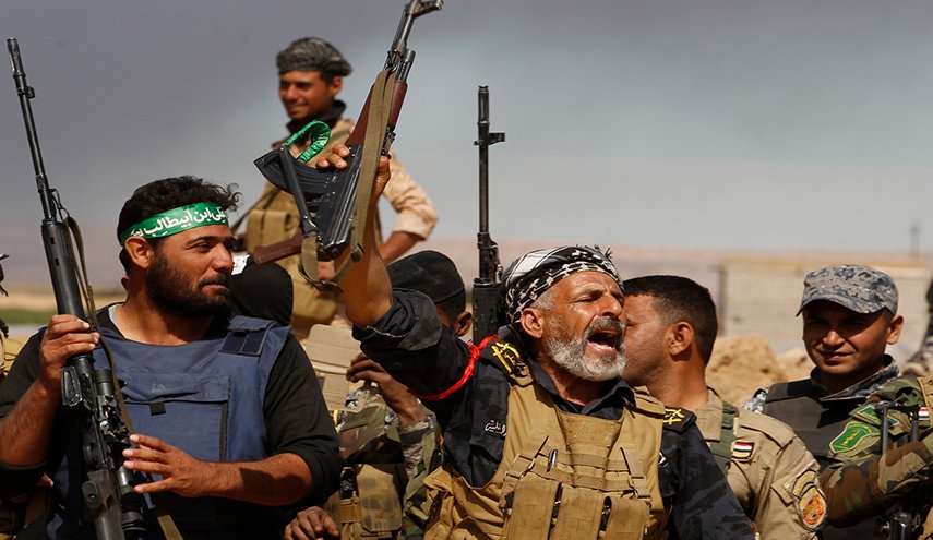 شاهد .. قوات الحشد تمنع دورية امريكية من التجول في الموصل
