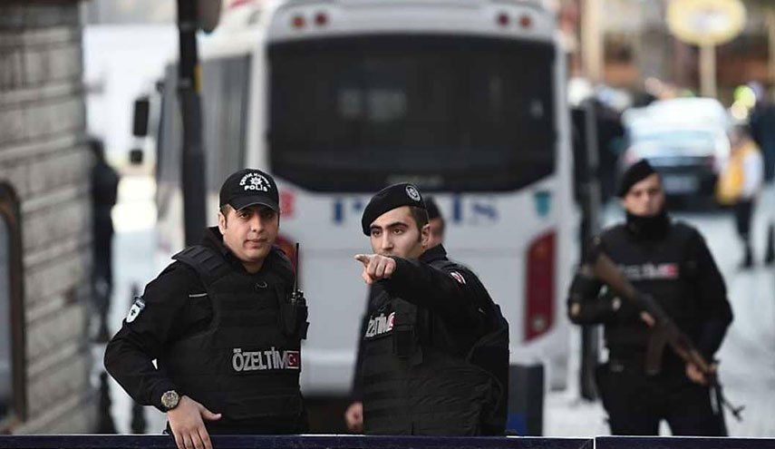 تركيا تعتقل امرأة يشتبه بمهاجمتها القنصلية الأمريكية باسطنبول