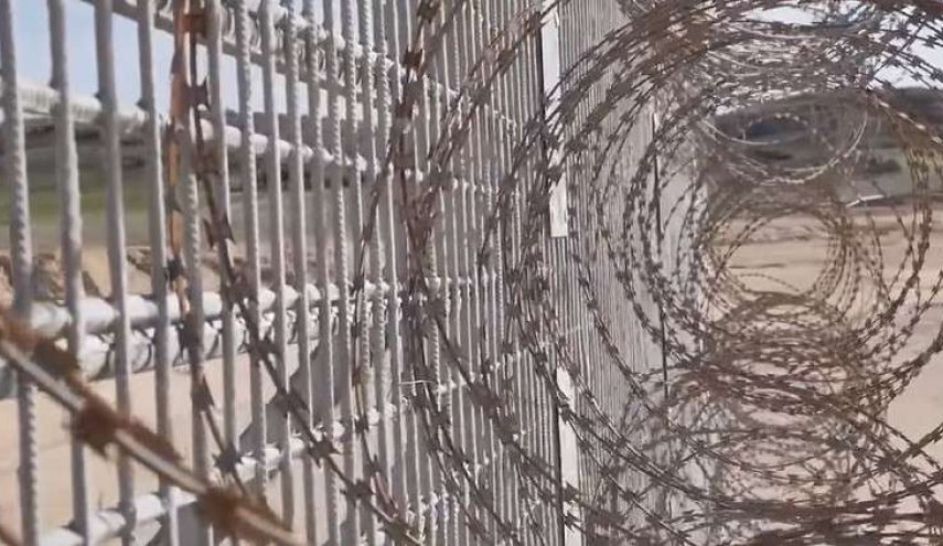 الإحتلال يبني جداراً جديداً على الحدود مع غزة