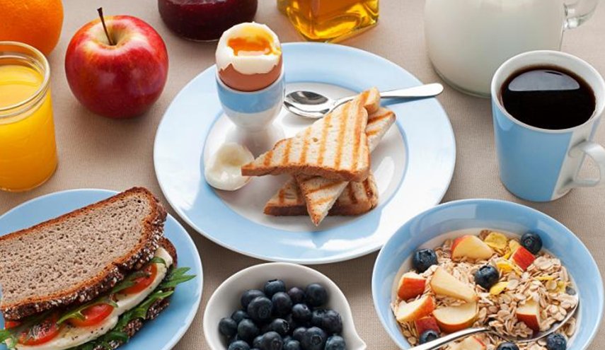 باحثون: تناول وجبة الإفطار لن يساعد في تخفيض الوزن