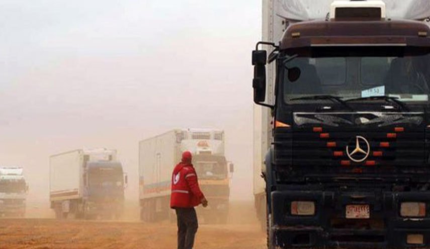  الهلال الأحمر السوري يوصل قافلة مساعدات إلى المهجرين في مخيم الركبان