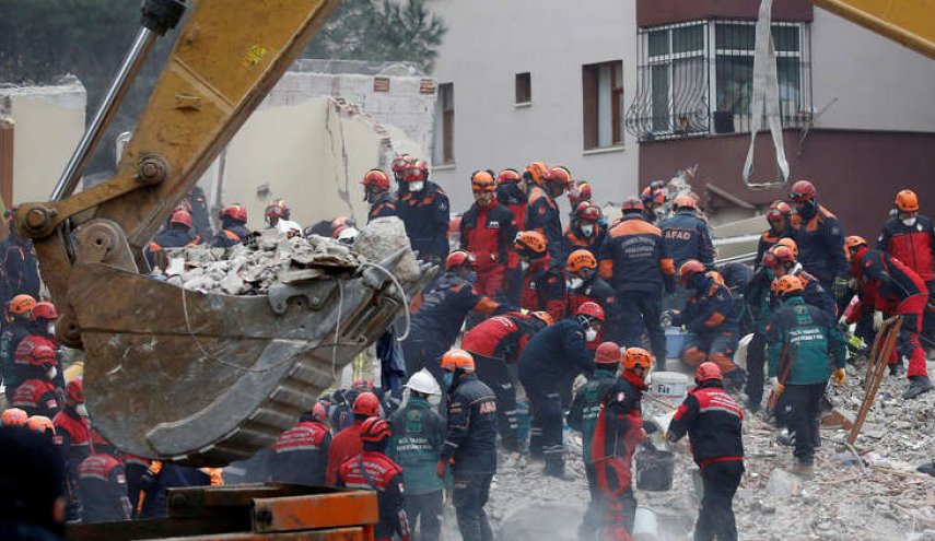 ارتفاع حصيلة ضحايا انهيار مبنى في اسطنبول