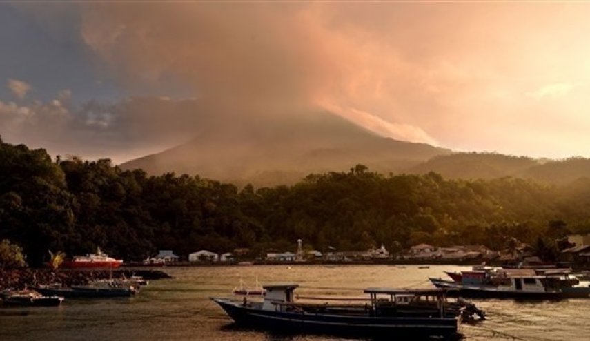 إندونيسيا تعلن حالة الطوارئ في جزيرة 