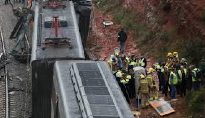 برخورد دو قطار با یکدیگر در اسپانیا دست کم 9 کشته و زخمی بجای گذاشت