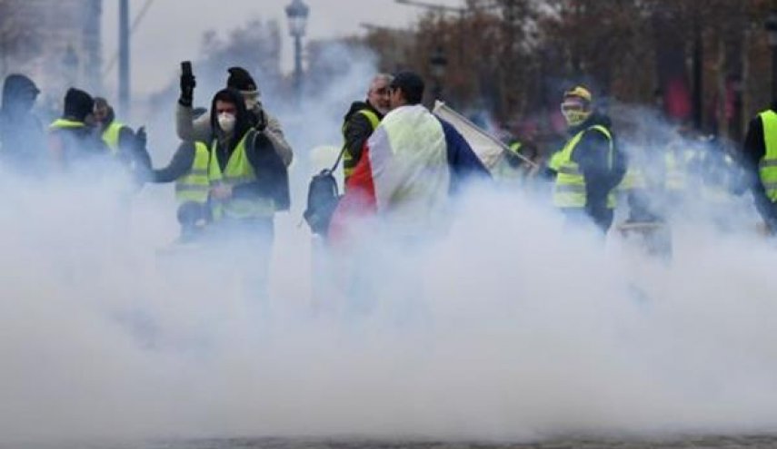سیزدهمین شنبه اعتراضی در فرانسه/ حمله پلیس با گاز اشک آور به معترضان
