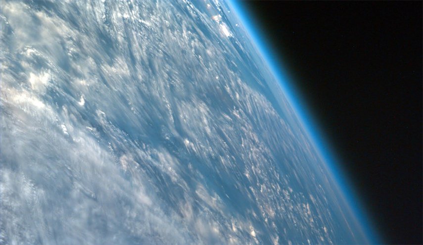 قمر صناعي روسي يكتشف ظواهر عجيبة في الغلاف الجوي للأرض