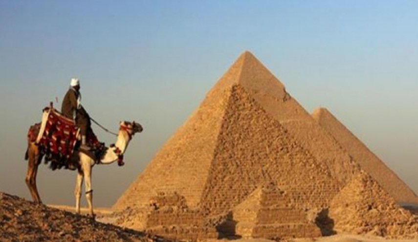 مصر تعلق على 'سحب الجنسية' ممن لم يزوروا الأهرامات