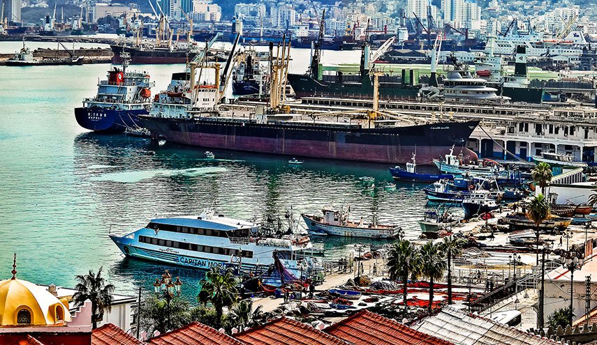 إضراب مفاجئ يشل أكبر ميناء بالجزائر تديره شركة إماراتية