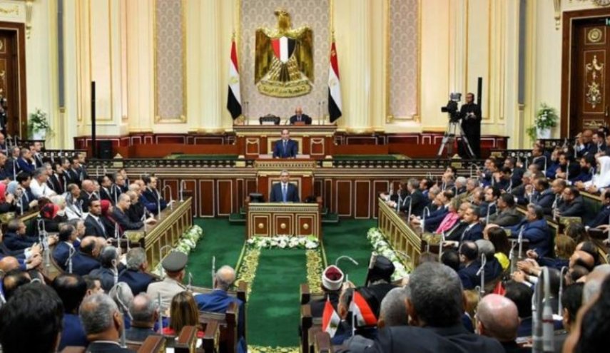 البرلمان المصري يوافق على تعديل الدستور لصالح السيسي!