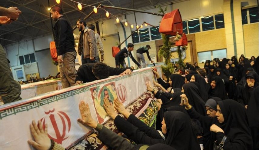 الايرانيون يودعون جثامين شهداء اعتداء زاهدان الارهابي
