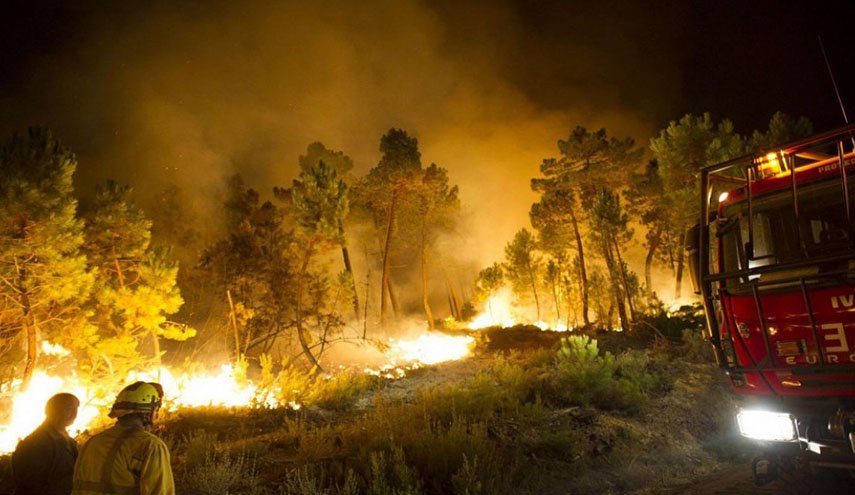 أكثر من 700 شخص يشاركون في إخماد حرائق بشمال إسبانيا