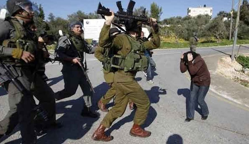 مجری تلویزیون رژیم صهیونیستی: سربازان اسرائیل حیوان هایی انسان نما هستند